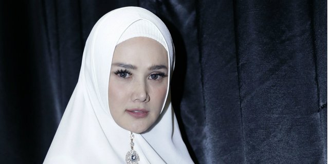 Baru Jadi DPR, Hijab 'Jadul' Mulan Jameela Disorot