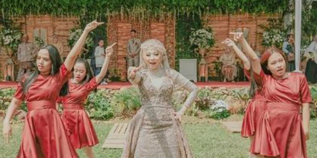 Aksi Viral Pengantin Joget ala Jennie Blackpink Tuai Cibiran