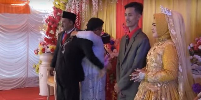 11 Tahun Cuma Jadi Pacar, Si Pria Menangis Dipelukan Mantan Calon Mertua