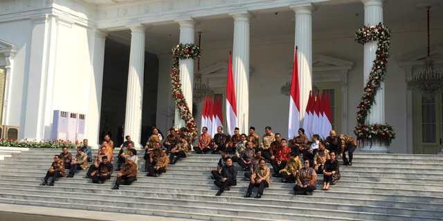 Celetuk-Celetuk Ringan Jokowi ke Para Menteri Baru