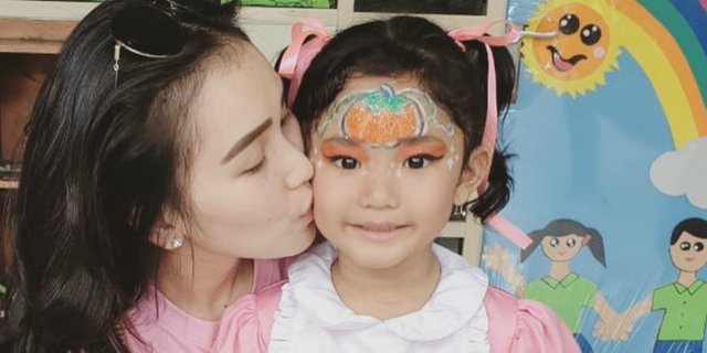 Terungkap Alasan Ayu Ting Ting Suka Tidur di Lantai