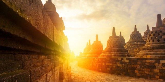 Selain Borobudur, 5 Tempat Wisata Indonesia Juga Punya Sunset Indah