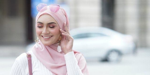 Kiat Memilih Hijab di Cuaca Panas