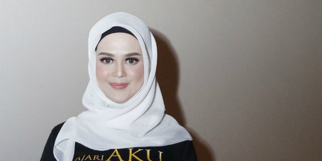 Biasa Syar'i, Cut Meyriska Kejutkan Netizen dengan Outfit Kasual