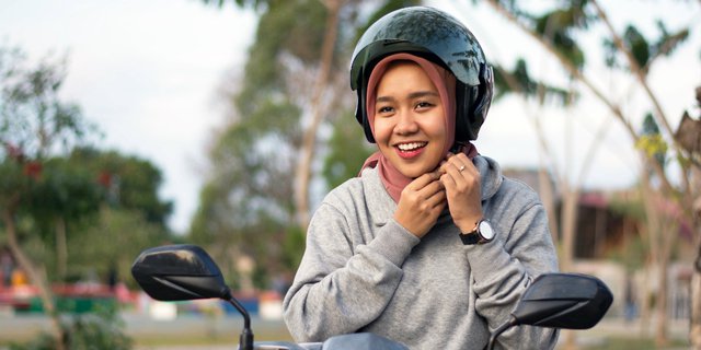 Amankah Wanita Hamil Naik Sepeda Motor?