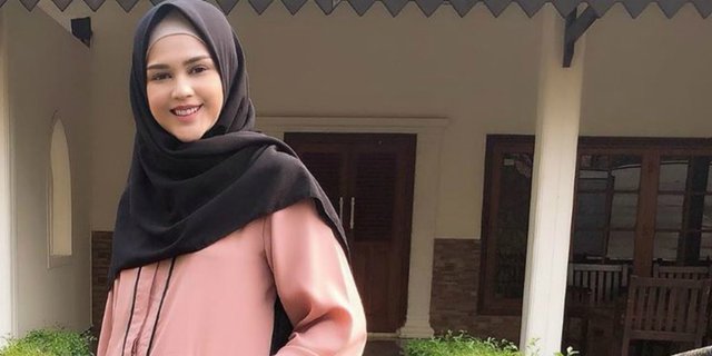 Pakai French Khimar, Cut Meyriska Menjelma Jadi Dara Aceh