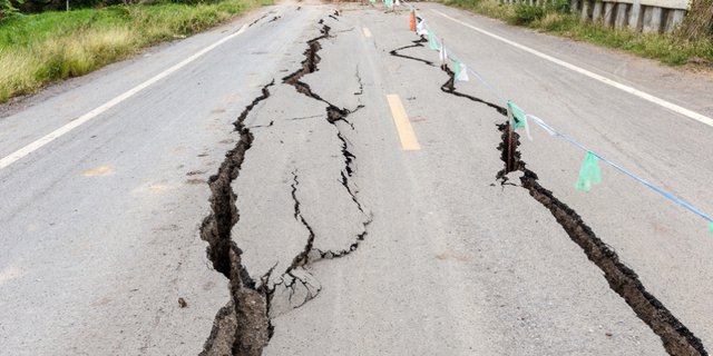 Detik-detik Kepanikan Warga Akibat Gempa M 7,1 di Maluku Utara