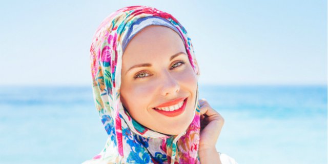 Tips Memilih Outfit Hijab untuk Liburan dari Desainer Muslim
