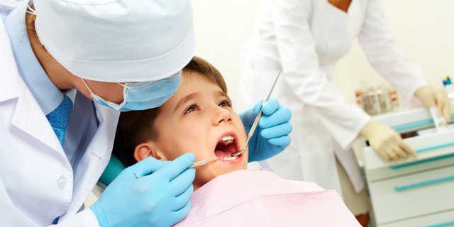 6 Cara Mudah Mengajak Anak ke Dokter Gigi Tanpa Menangis