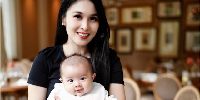 Sibuk Urus Anak, Sandra Dewi Sempat Kesal dengan Suami