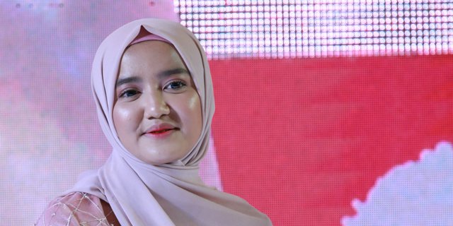 Fresh dan Praktis, Trik Wirda Mansur Memilih Makeup