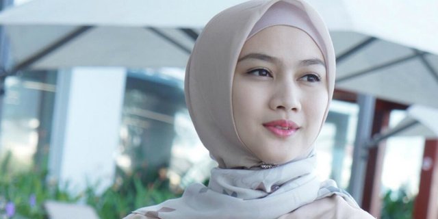 Gaya Hijab Ethnic Chic ala Melody Eks JKT48, Mudah Ditiru!