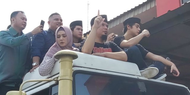 Jemput Ahmad Dhani di Rutan Cipinang, Mulan Jameela Enggan Bicara