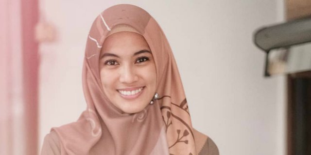 Tampil Santun Bergaun Pink Alyssa Soebandono Tuai Pujian Hijab Dream Co Id