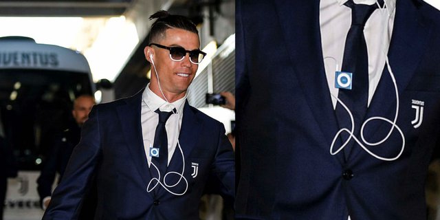 Pakai Gadget Jadul, Cristiano Ronaldo Jadi Bahan Tertawaan