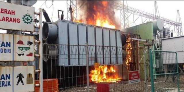 Gardu PLN Cempaka Putih Terbakar