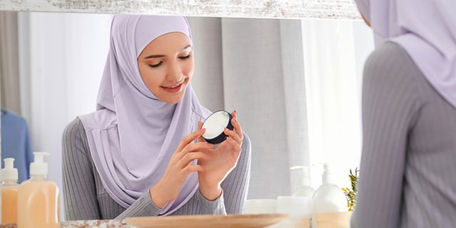 4 Produk Kecantikan yang Sebaiknya Dihindari di Musim Hujan