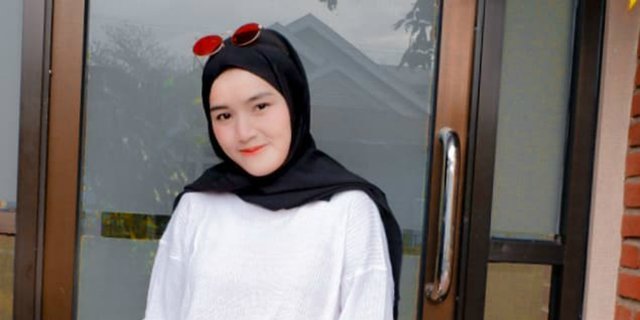 Gaya Hijab Dan Sweater Untuk Musim Hujan Dream Co Id