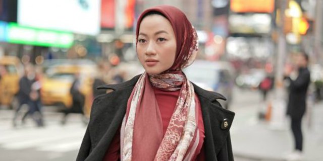 Gaya New Yorker di Koleksi Hijab Voal & Satin Silk