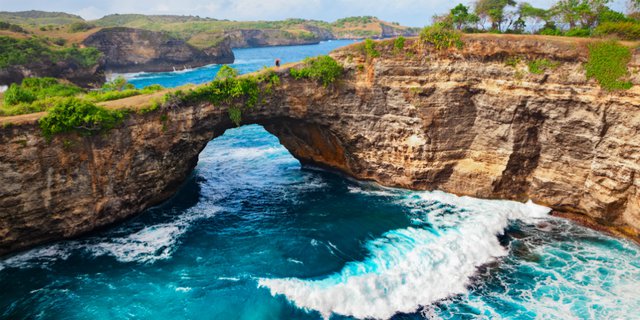 Broken Beach, Pantai Rusak Namun Mempesona