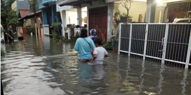 Hujan Dini Hari, Jakarta Dikepung Banjir