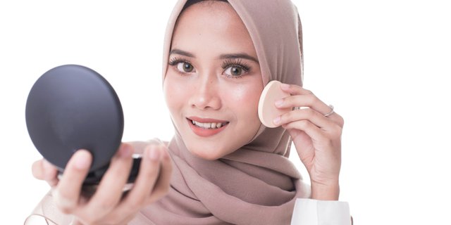 8 Cara Berdandan Terlarang bagi Muslimah