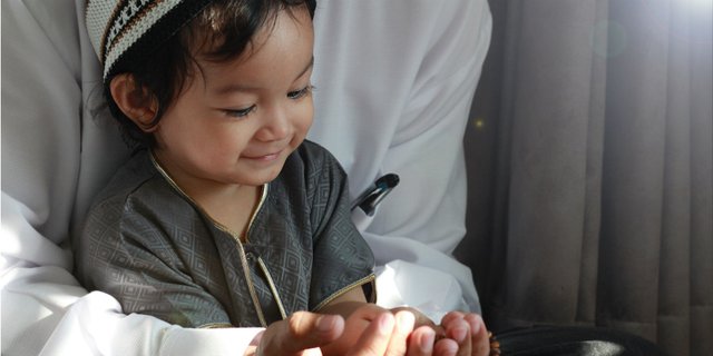 Nabi Muhammad Ingatkan Orangtua Ajarkan Adab Pada Anak