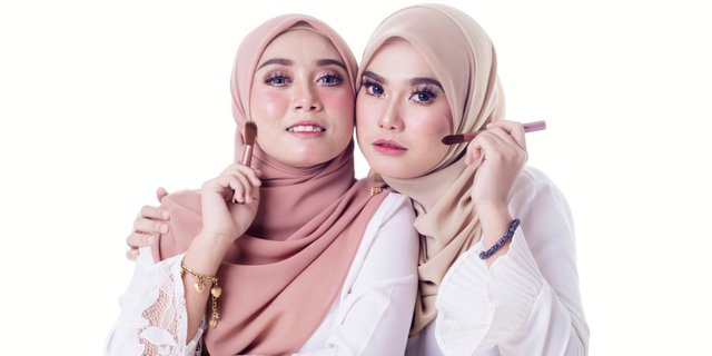 Tips Tutupi Jerawat Pakai Makeup dengan Benar