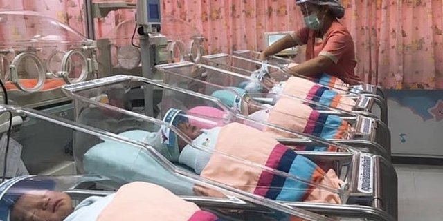 Bayi Baru Lahir di Thailand Pakai Face Shield Agar Tak Tertular Covid-19