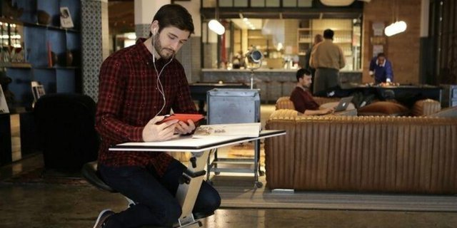 Meja Kerja 'Simpuh' Portable, Cocok untuk Bekerja di Rumah