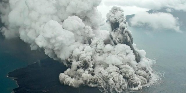 4 Gunung Di Indonesia Meletus Bersamaan Petanda Apa Dream Co Id