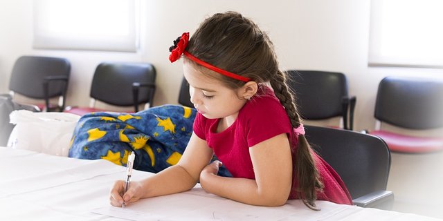 Cara Seru dan Mudah Ajari Anak Menulis, Layak Dicoba!