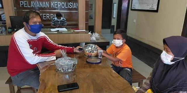 Bocah SD Anak Penjual Bakso di Bandung Berikan Tabungan Buat Bantu Tenaga Medis