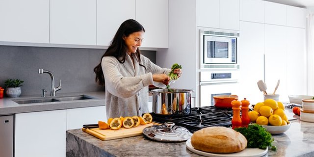 5 Trik Membuat Suasana Dapur Jadi Lebih Menyenangkan