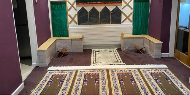 Hadirkan Nuansa Ramadhan, Warga Muslim Inggris Bikin 'Masjid' dalam Rumah