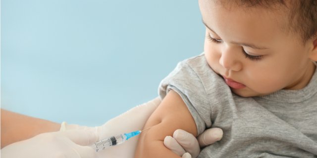4 Cara Membuat Nyaman Si Kecil Setelah Vaksinasi