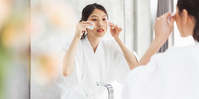 6 Kesalahan yang Banyak Dilakukan Saat Membersihkan Makeup Mata