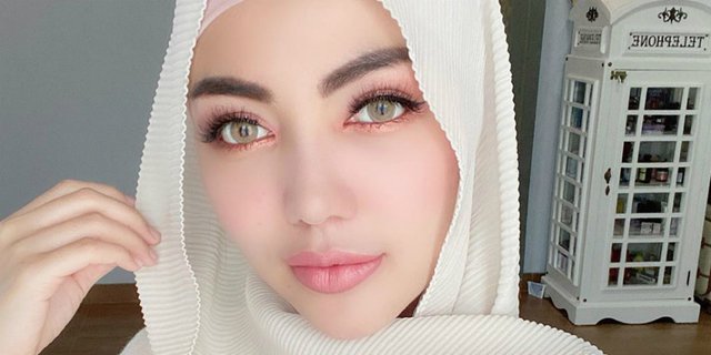 Potret Anggun Bella Shofie Bergaun Hijab Pesta