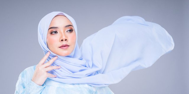 4 Rekomendasi Gaya Makeup Glamor untuk Dipakai di Musim Panas