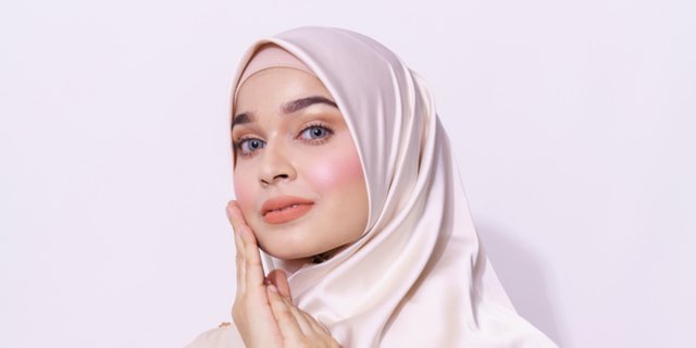 7 Trik Membuat Wajah Terlihat Lebih Kencang dengan Makeup