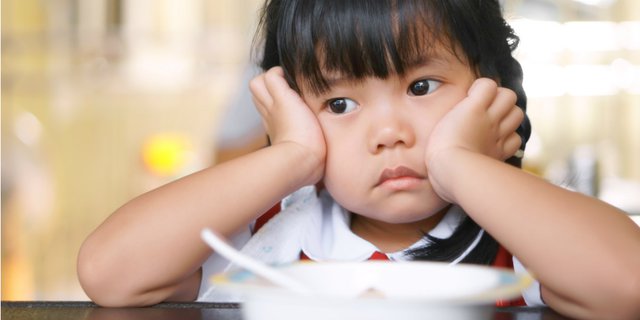 Cari Tahu Penyebab Si Kecil Tiba-tiba Tak Nafsu Makan