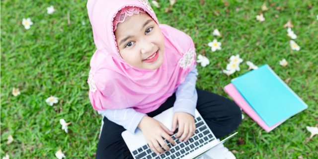 Ajarkan 3 Hal Agar Anak Tak Nyeri Leher karena Belajar Online