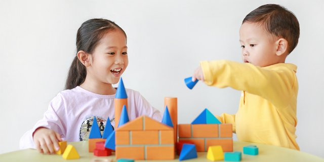 Tiru Trik Guru Montessori Ajak Anak Rapikan Mainannya