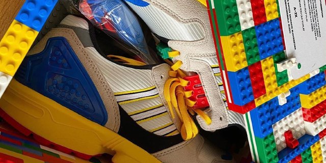 Ide Unik Kolaborasi Sneakers Adidas dan Lego, Lihat Hasilnya