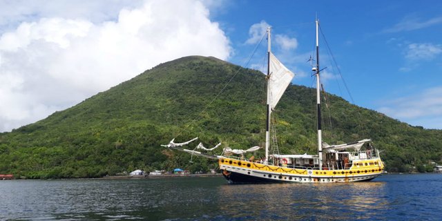 Kapal Layar Arka Kinari Tiba di Titik Nol Jalur Rempah