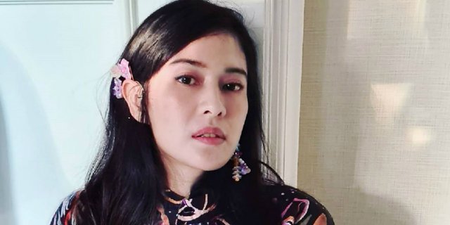 Dian Sastro Bagikan Foto Masa Kecil Sang Ayah Sepatunya Jadi Sorotan Dream Co Id