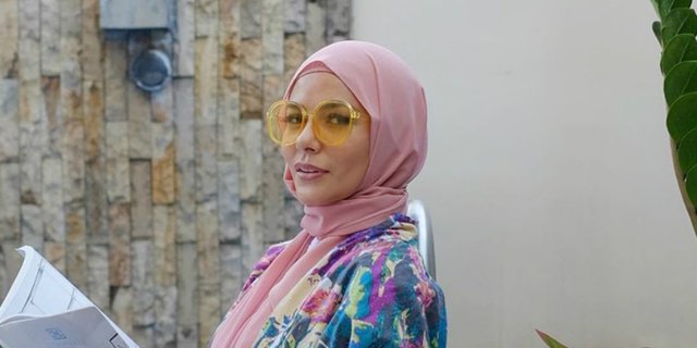 Padu Padan Hijab Outfit Colorful ala Meisya Siregar