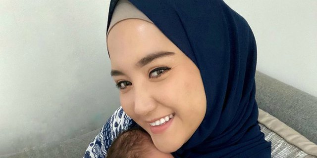 Pamer OOTD Pasca Melahirkan, Erica Putri Banjir Pujian