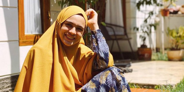 Padu Padan Hijab dan Homewear untuk Bersantai di Rumah