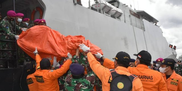 Puluhan Kapal Dikerahkan Cari Korban Jatuhnya Pesawat Sriwijaya Air SJ-182